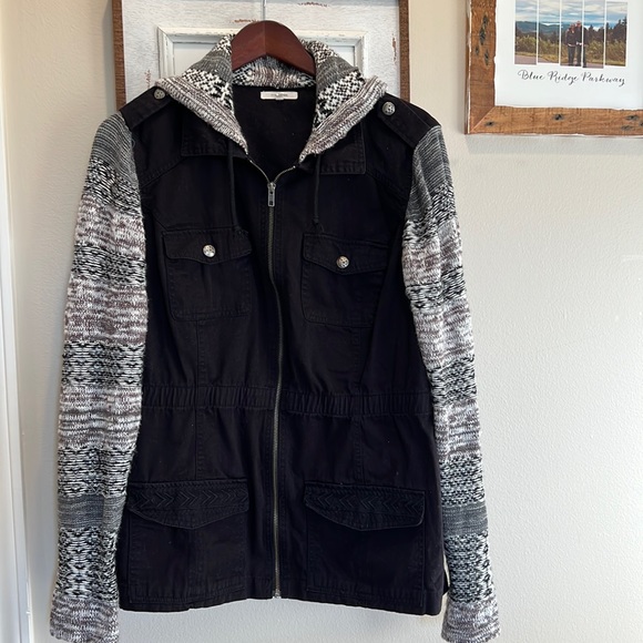 Maurices Jackets & Blazers - Maurice’s sweater sleeve and hooded jacket